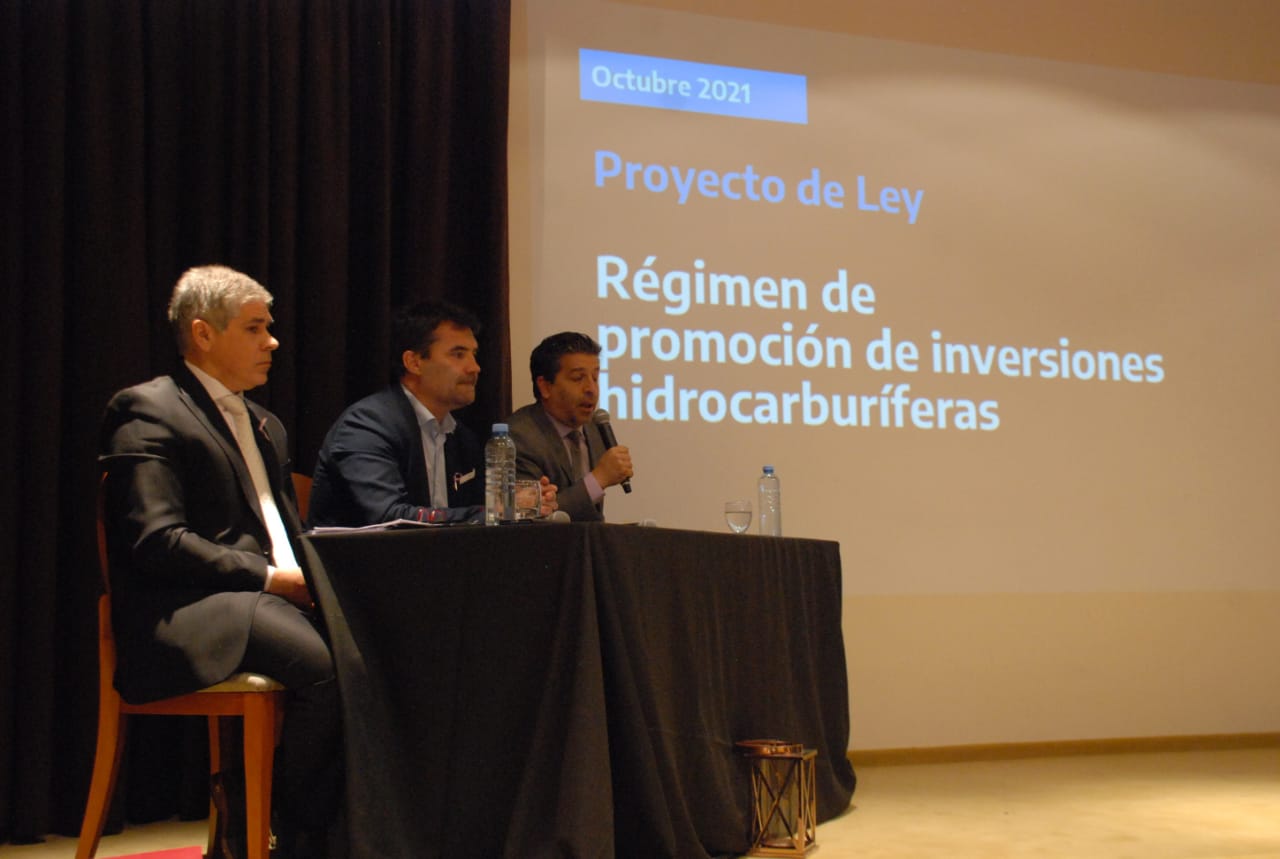 Ley de Hidrocarburos en el FOVIRA, Damián Panigo explicó detalles de la normativa que busca el desarrollo de una industria local